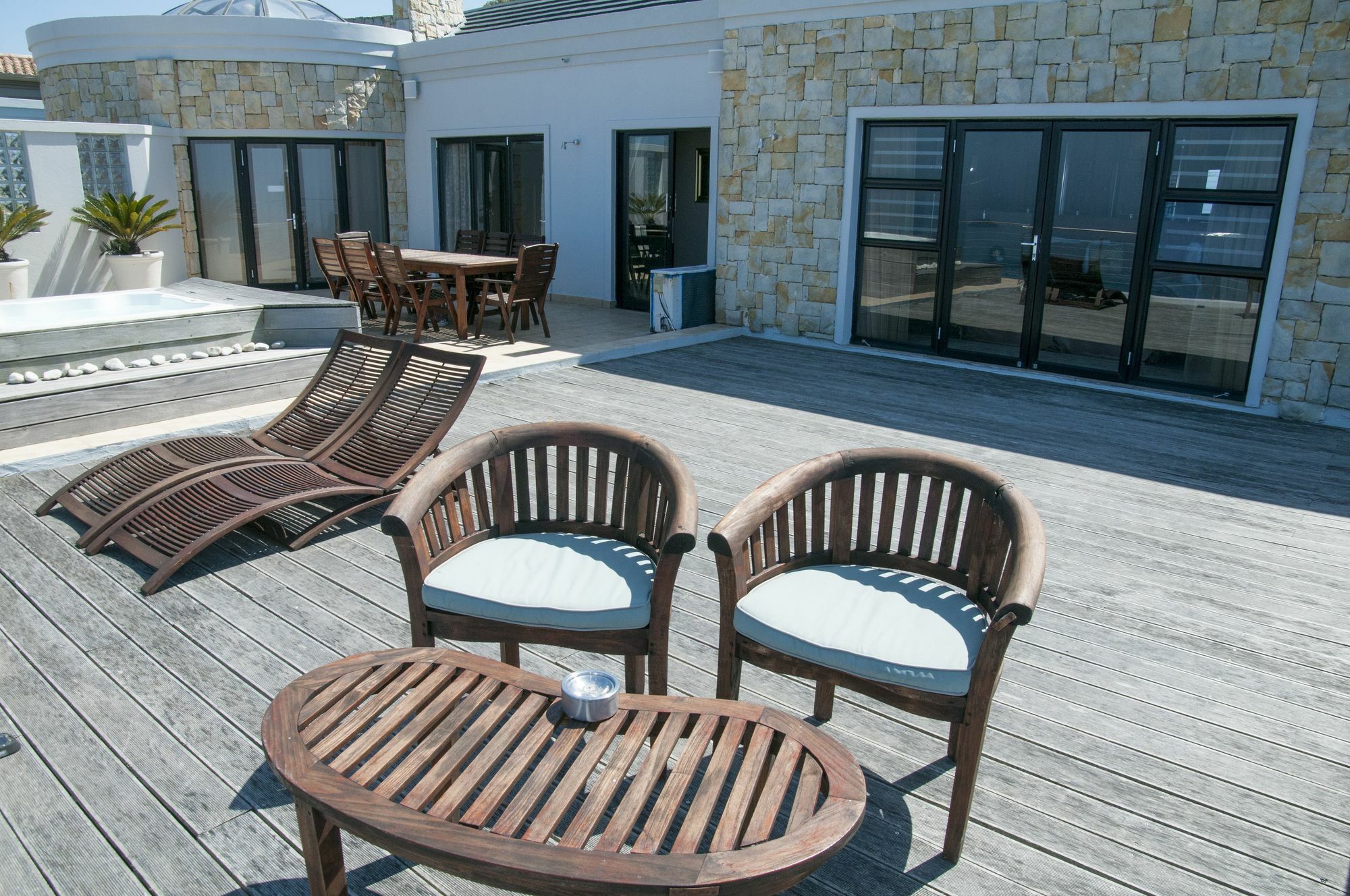 קניסנה Alexander Guest House מראה חיצוני תמונה